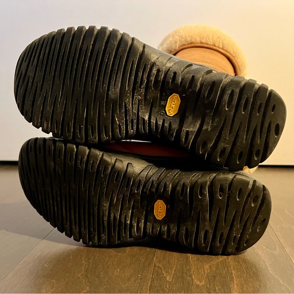 UGG Adirondack Tall S/N 5498 - Picture 6 of 9